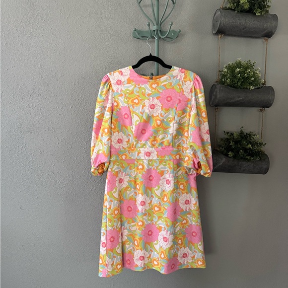 Alexia Admor Dresses & Skirts - Alexia Admor Gold Dress size L